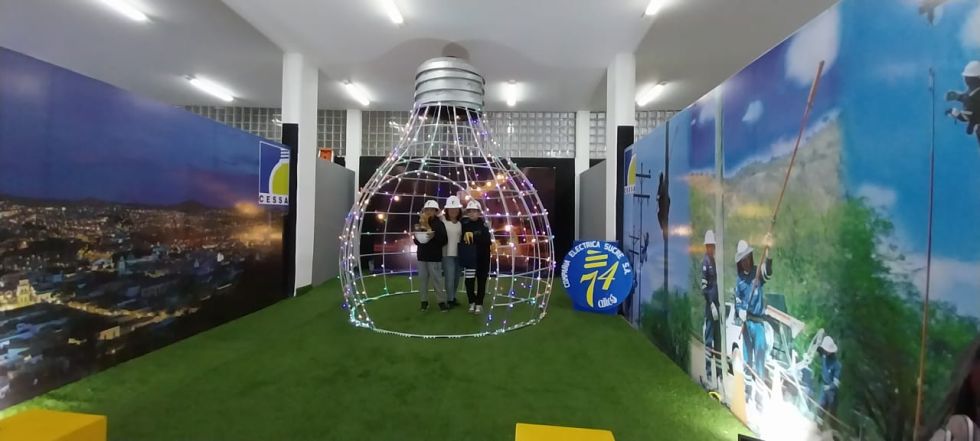 CESSA uniendo a las familias en nuestro stand en la FEXPO 2024